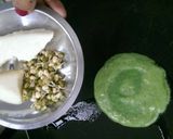 A picture of step 2 of Sprouted palak paneer chilla.