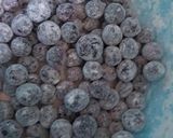 A picture of step 3 of Frozen blueberry cobbler.