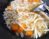Foto langkah ke 4 dari resep Sop Jamur Tiram.