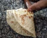 A picture of step 4 of Stuffed cones chappati.