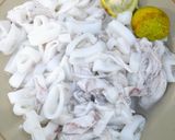 Foto langkah ke 2 dari resep Nasi Cumi Saus Tiram.