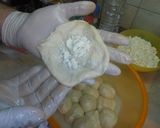 Φωτογραφία βήματος 13 της συνταγής Αφράτα, στρουμπουρλούδικα και εθιστικά τυροπιτάκια
