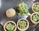 A picture of step 3 of Aloo Paratha.