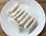 A picture of step 3 of Fried Spring Rolls with Spinach Filling.