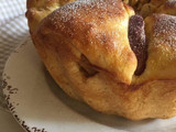 Brioche con mele caramellate