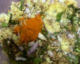 A picture of step 4 of Aloo paratha.