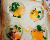 Hình bước làm 1 của món Ăn sáng với sandwich trứng cút