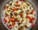 Foto del paso 3 de la receta: Ensalada de melón, queso fresco y cherries con aliño especial