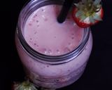 A picture of step 2 of Strawberry Yogurt Smoothie.