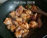 Foto langkah ke 2 dari resep Ayam Masak Dedaunan.