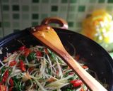 Foto langkah ke 5 dari resep Tumis pakis pepaya muda pedas.