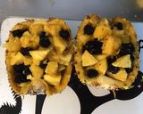 Une image de l'étape 6 de Salade d ananas à l orange et mûres du jardin.