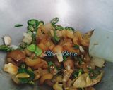 Foto langkah ke 4 dari resep Kikil Cabe Ijo Aroma Daun Jeruk.
