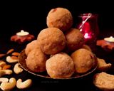 A picture of step 5 of Atta ladoo.