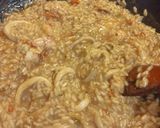 Foto del paso 4 de la receta: Arroz con aros de calamar y langostinos en 30 minutos