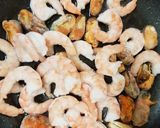 A picture of step 3 of My Salt n Pepper seasoned Prawns,Mussels with Noodles 😘.