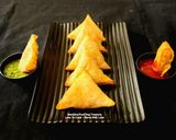 A picture of step 6 of Chana dal Onion Patti Samosa.