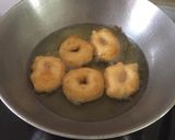 A picture of step 2 of Dahi Vada Chaat.