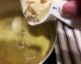 A picture of step 6 of Grande Zuppa di Formaggio Italiano.