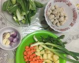 Foto langkah ke 1 dari resep Sup pokchoy bakso.