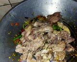 Foto langkah ke 5 dari resep Ayam Tinoransak Khas Manado.