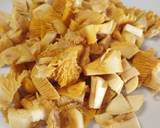 Tagliatelle ai finferli e zafferano recipe step 1 photo