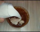 A picture of step 5 of Date fig and chocolate milkshake.