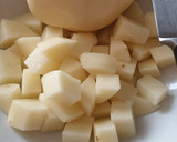 Foto del paso 1 de la receta: Tortilla de papas, calabacín y salmón