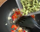 Foto langkah ke 4 dari resep Tumis Kol Pelangi.