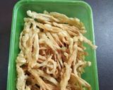 Foto langkah ke 5 dari resep Jamur Enoki Goreng.