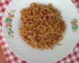 Foto langkah ke 5 dari resep Mie goreng kol telur.