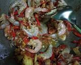 Foto langkah ke 3 dari resep Tumis Daun Singkong Udang.