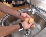 Foto del paso 1 de la receta: Papas aliñás con olla gm D