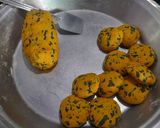 A picture of step 4 of Aloo Methi Paratha.