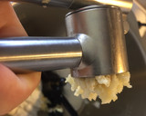 Foto del paso 2 de la receta: Salsa de yogur turca para kebab con Moulinex iCompanion