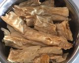 Foto langkah ke 1 dari resep Sup Ayam Bakso-Kembang Tahu.