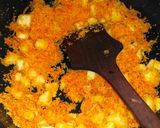 A picture of step 1 of Apple carrot suji kesari.