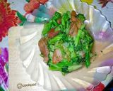 Foto langkah ke 2 dari resep Brokoli Sosis Saus Tiram.