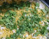 A picture of step 3 of Dry kurmura bhel.