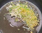 A picture of step 5 of Chicken breast stir fry with chilli, soysauce, black vinegar, Chinese style.
