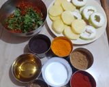 ભરેલા દૂધી બટાકા નું શાક (Stuffed Dudhi Bataka Shak Recipe In Gujarati) રેસીપી સ્ટેપ1ફોટો