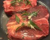 Foto del passaggio 2 della ricetta Reale al burro con erbe aromatiche in salsa