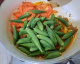 Foto langkah ke 3 dari resep Sayur okra telur puyuh wortel.