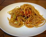 Foto del paso 9 de la receta Espaguetis integrales con puerro y tomate