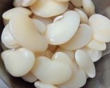 A picture of step 1 of Lima beans curry with ghobi and aloo.