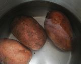 Párolt pulyka comb hagymás krumplival recept fázis 2 fotója