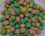 Foto langkah ke 6 dari resep Kue keciput warna warni.