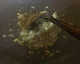 Foto langkah ke 2 dari resep Nasi Goreng Sosis Bumbu Iris.