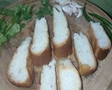 গার্লিক বাটার টোস্ট (Garlic Butter Toast recipe in Bengali) রেসিপির ধাপ 2 ছবি
