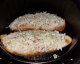 Foto del paso 5 de la receta: Pan bolillo duro, convertido en pizzas individuales
